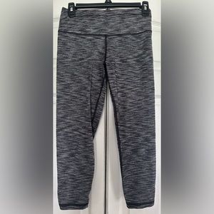 Victoria Secret Knockout Sport Black and Gray Cropped Leggings - Size Small